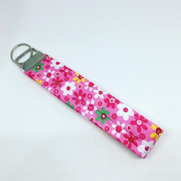 Key Fob Wristlet Keychain In Pink Flower Print - Picture 1 of 2